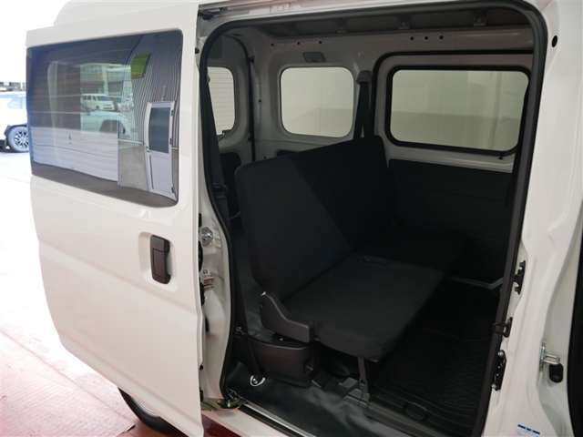Daihatsu Hijet Cargo 7