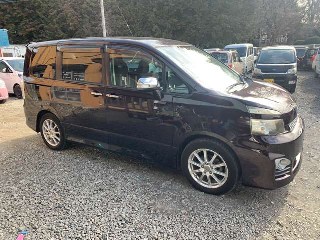 Toyota Voxy 12