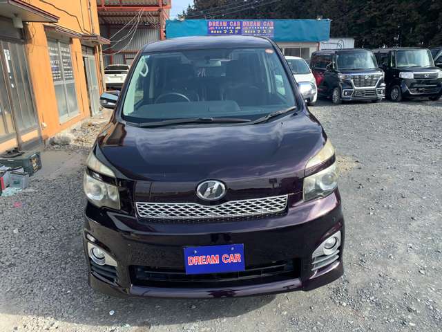 Toyota Voxy 4