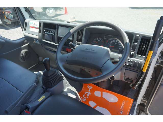 Isuzu Elf 10