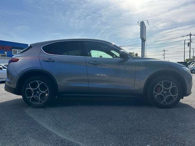 Alfa Romeo Stelvio 12