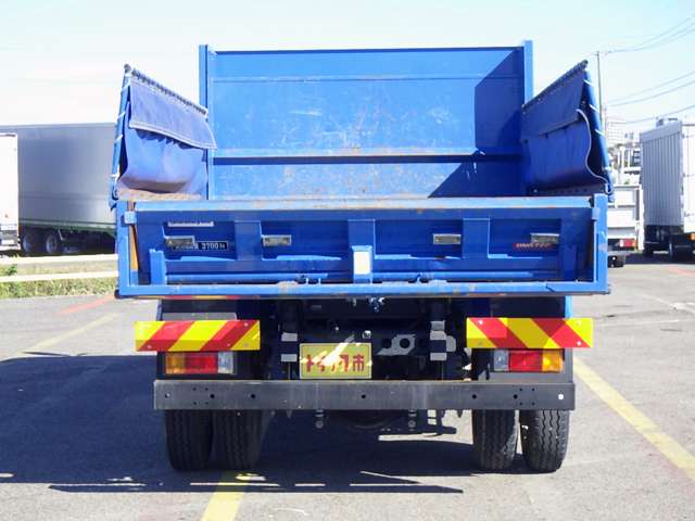 Hino Dutro 9