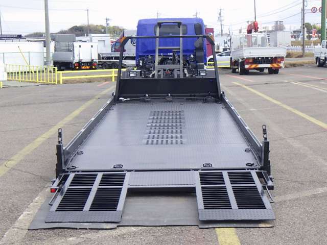 Mitsubishi Fuso Canter 9