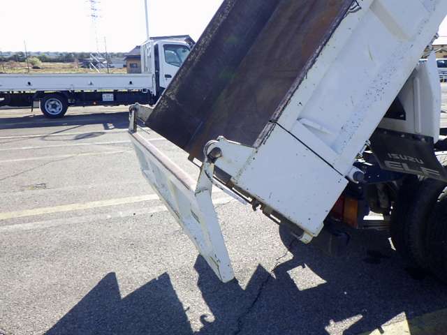 Isuzu Elf 12
