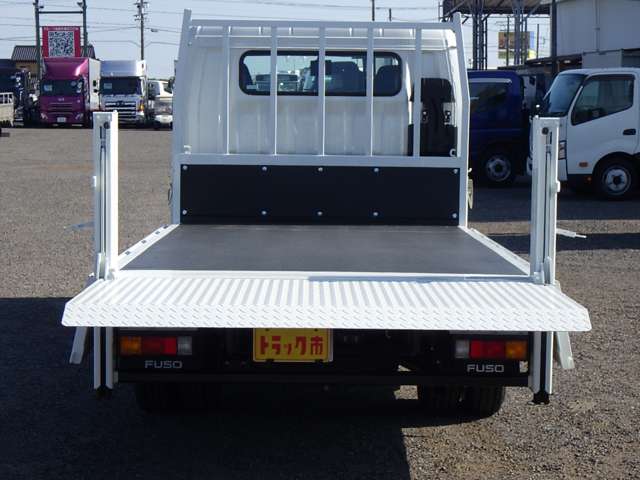 Mitsubishi Fuso Canter 9