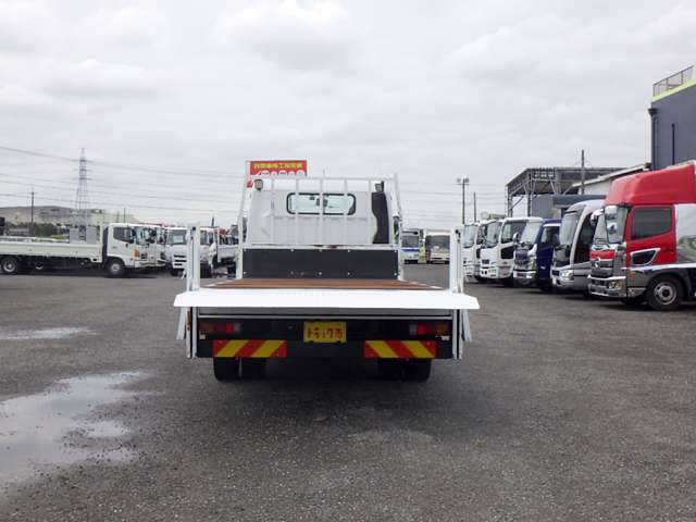 Mitsubishi Fuso Canter 9