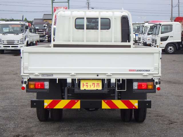 Hino Dutro 8