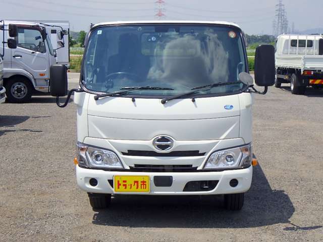 Hino Dutro 5