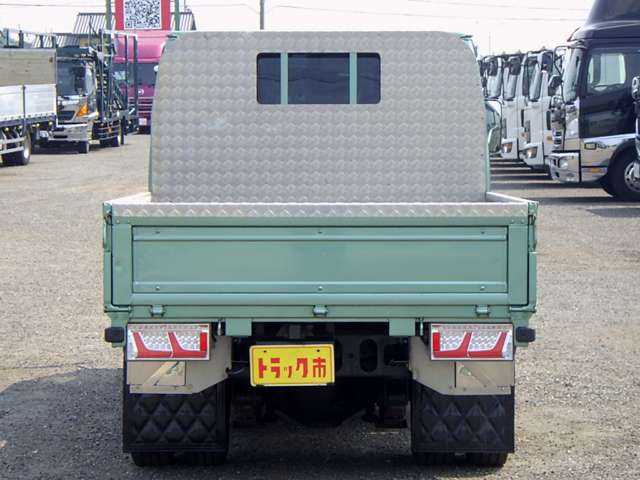 Isuzu Elf 8