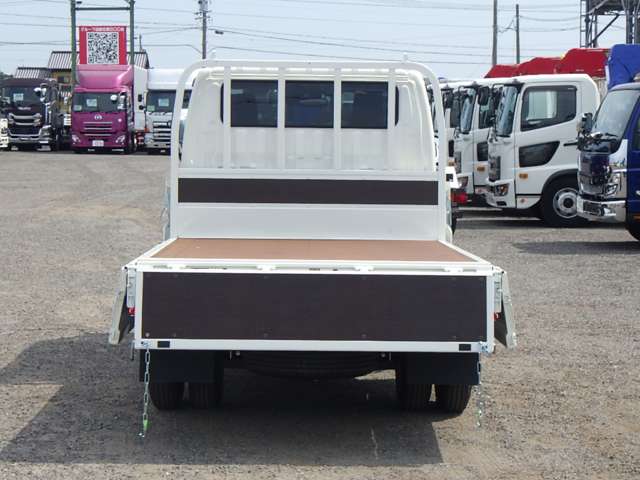 Hino Dutro 9