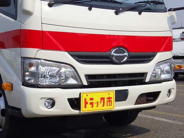 Hino Dutro 3
