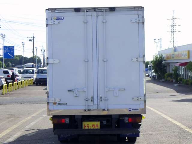 Hino Dutro 8