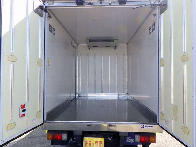 Hino Dutro 9