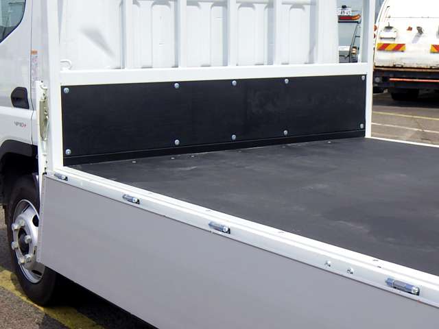 Mitsubishi Fuso Canter 11
