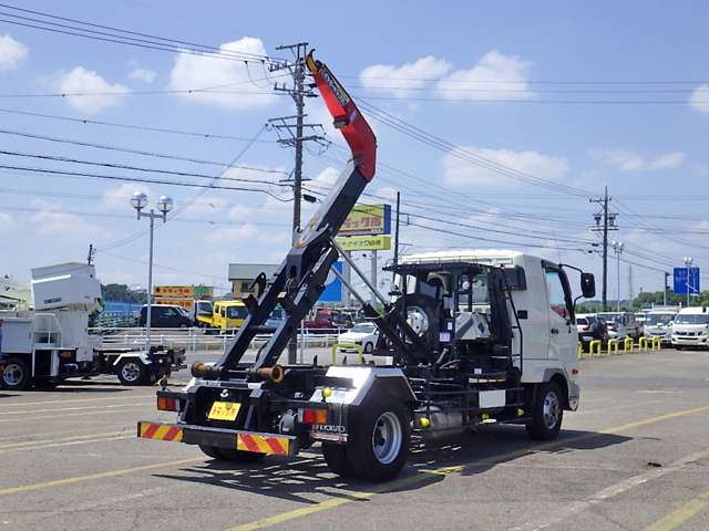 Mitsubishi Fuso Fighter 9