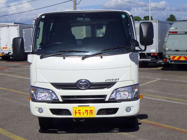 Toyota Dyna Route Van 3