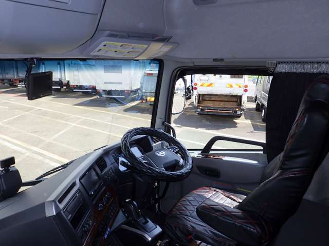 UD Trucks Quon 12