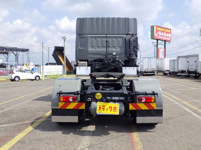 UD Trucks Quon 8