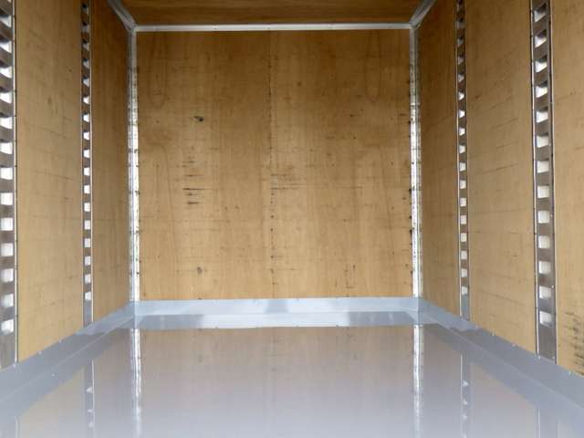 Isuzu Elf 12
