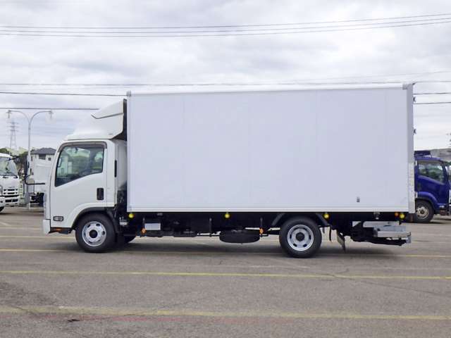 Isuzu Elf 6