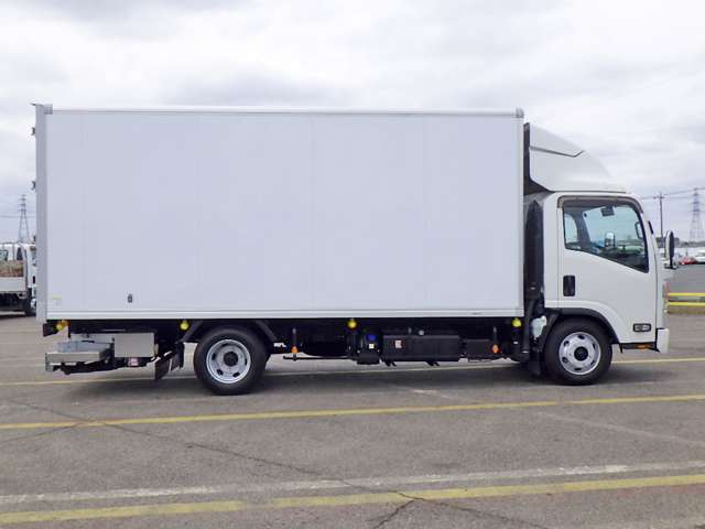 Isuzu Elf 7