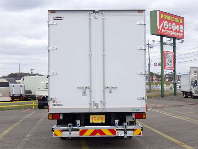 Isuzu Elf 8