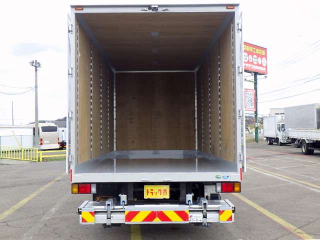 Isuzu Elf 9