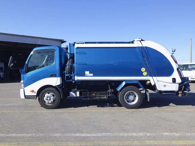 Hino Dutro Hybrid 6