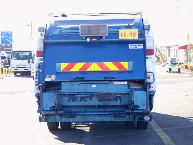 Hino Dutro Hybrid 8