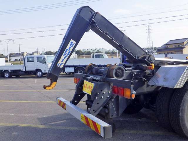 UD Trucks Quon 10