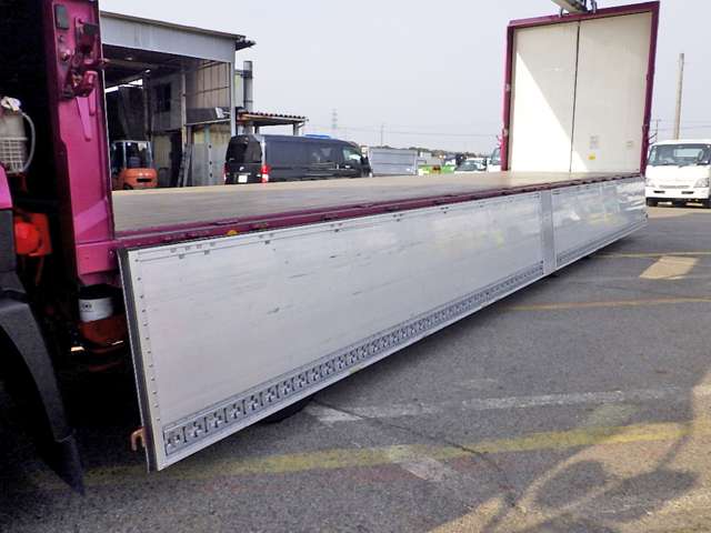 UD Trucks Quon 12