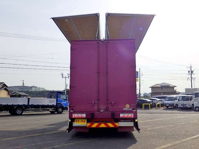 UD Trucks Quon 8