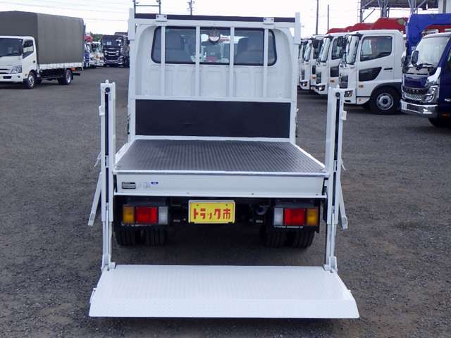 Isuzu Elf 12