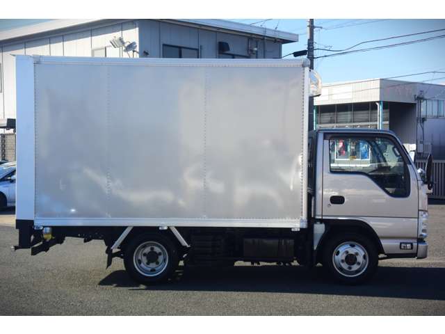 Isuzu Elf 12