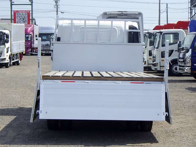 Isuzu Elf 10