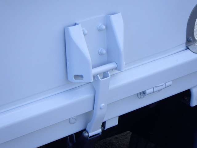 Mitsubishi Fuso Canter 9