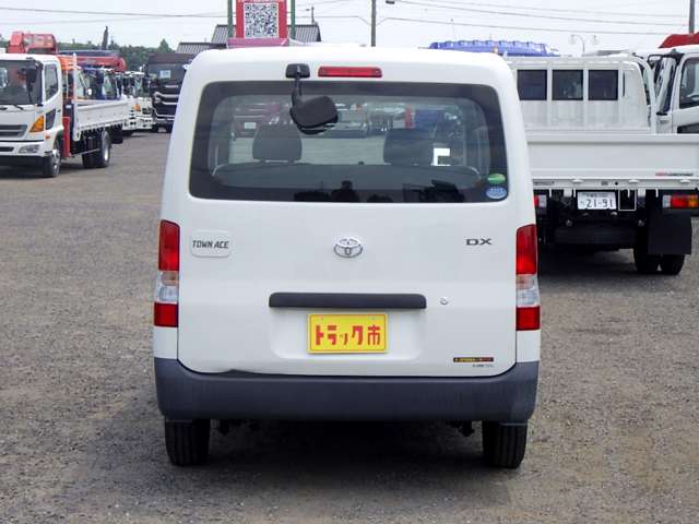 Toyota Town Ace Van 8