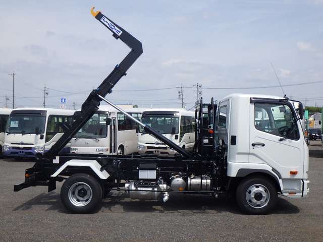 Mitsubishi Fuso Fighter 9