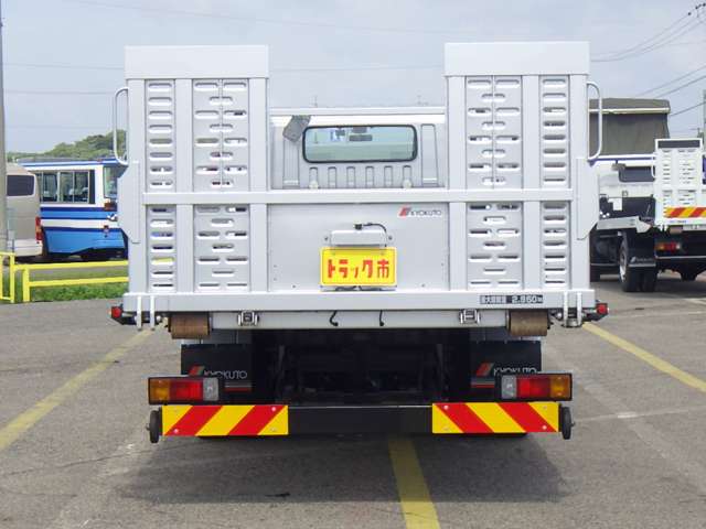 Hino Dutro 8