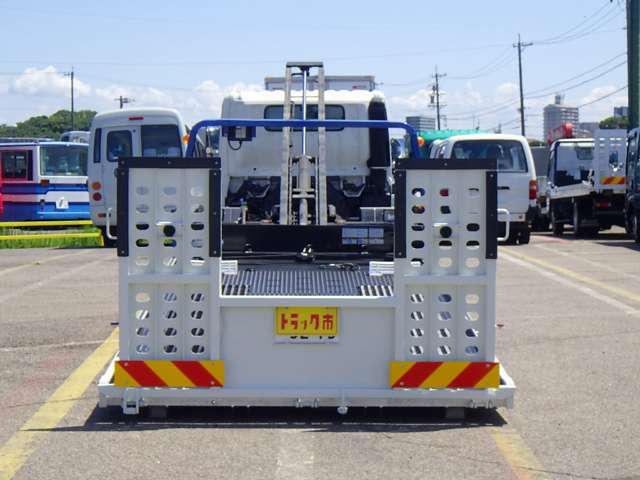 Hino Dutro 8
