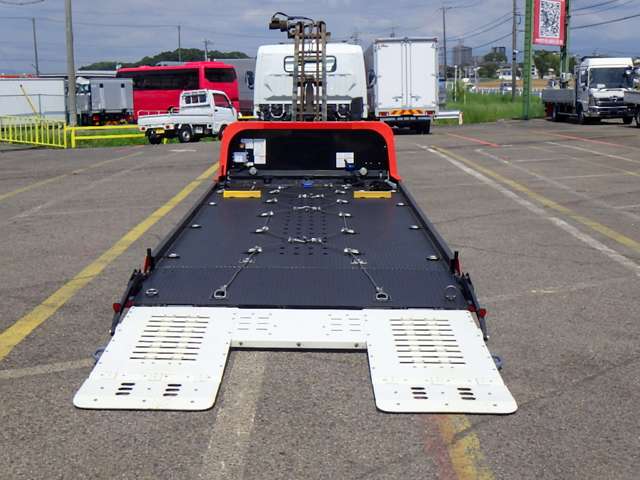 Mitsubishi Fuso Canter 9