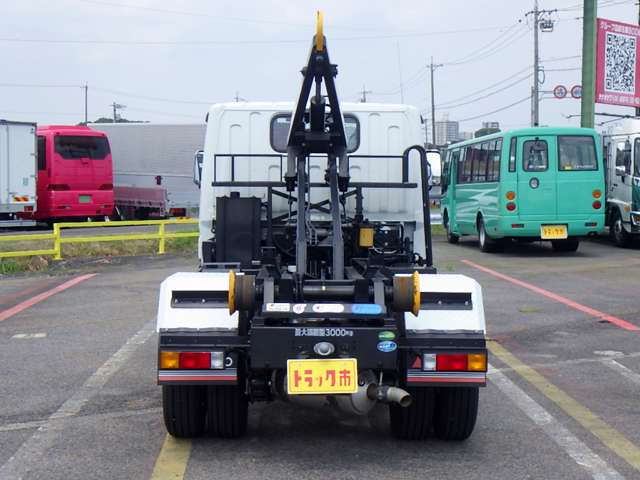 Mitsubishi Fuso Canter 8