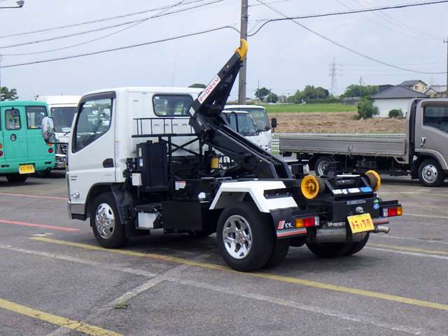 Mitsubishi Fuso Canter 9
