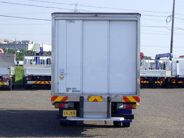 Hino Dutro 8