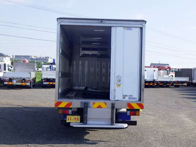 Hino Dutro 9