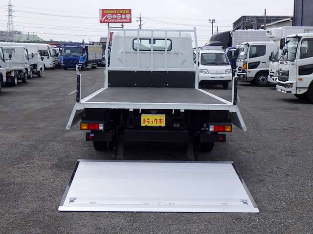 Mitsubishi Fuso Canter 9