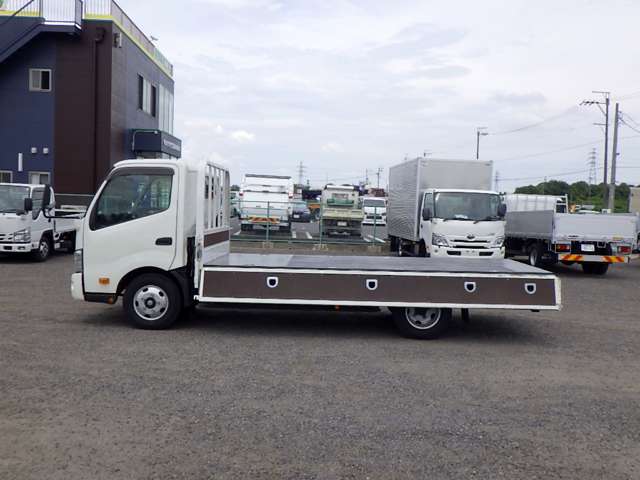 Hino Dutro 12
