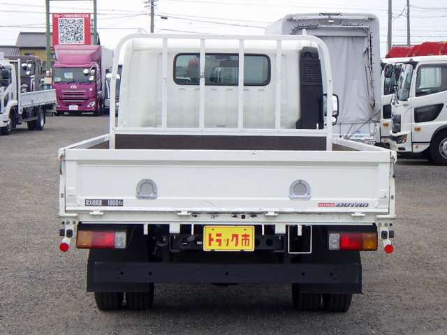 Hino Dutro 8