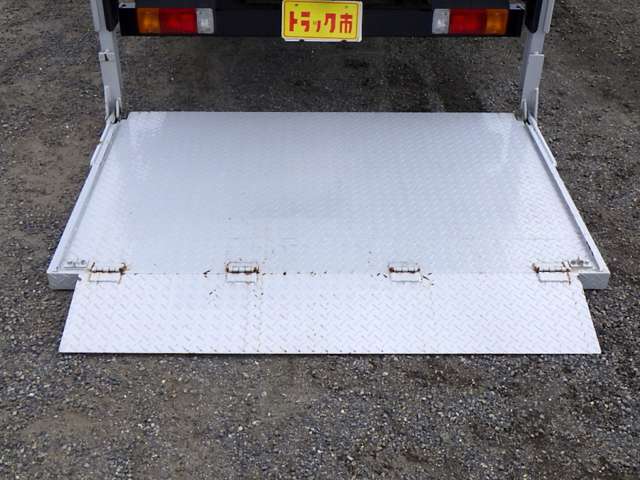 Hino Dutro 9