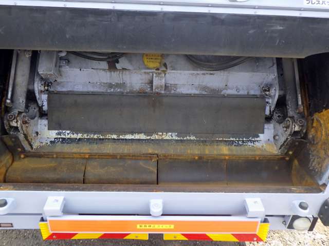Hino Dutro 9